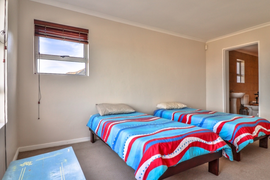 To Let 6 Bedroom Property for Rent in Bettys Bay Western Cape